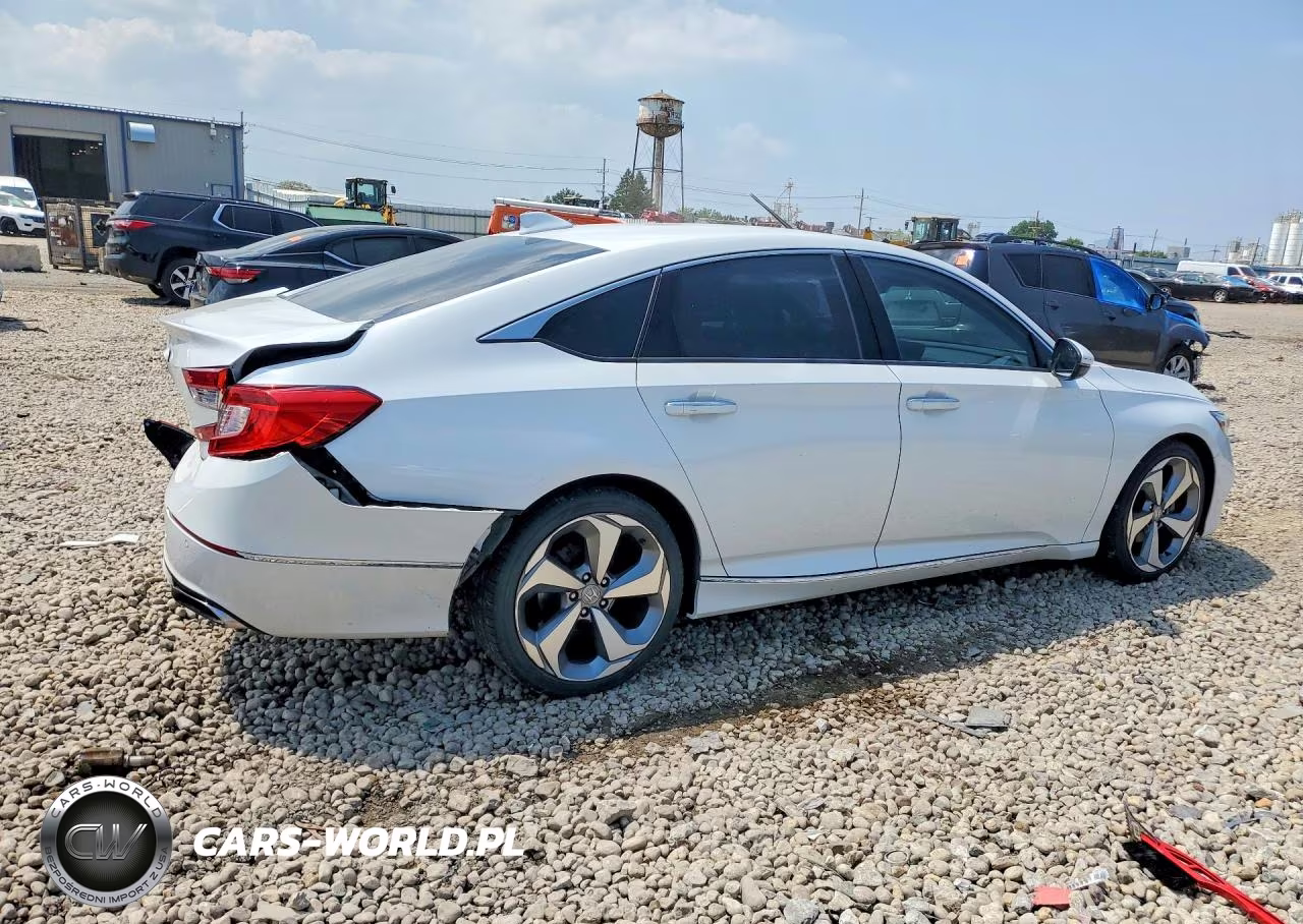 2018 Honda Accord Touring VIN:1HGCV1F99JA175743 - 3
