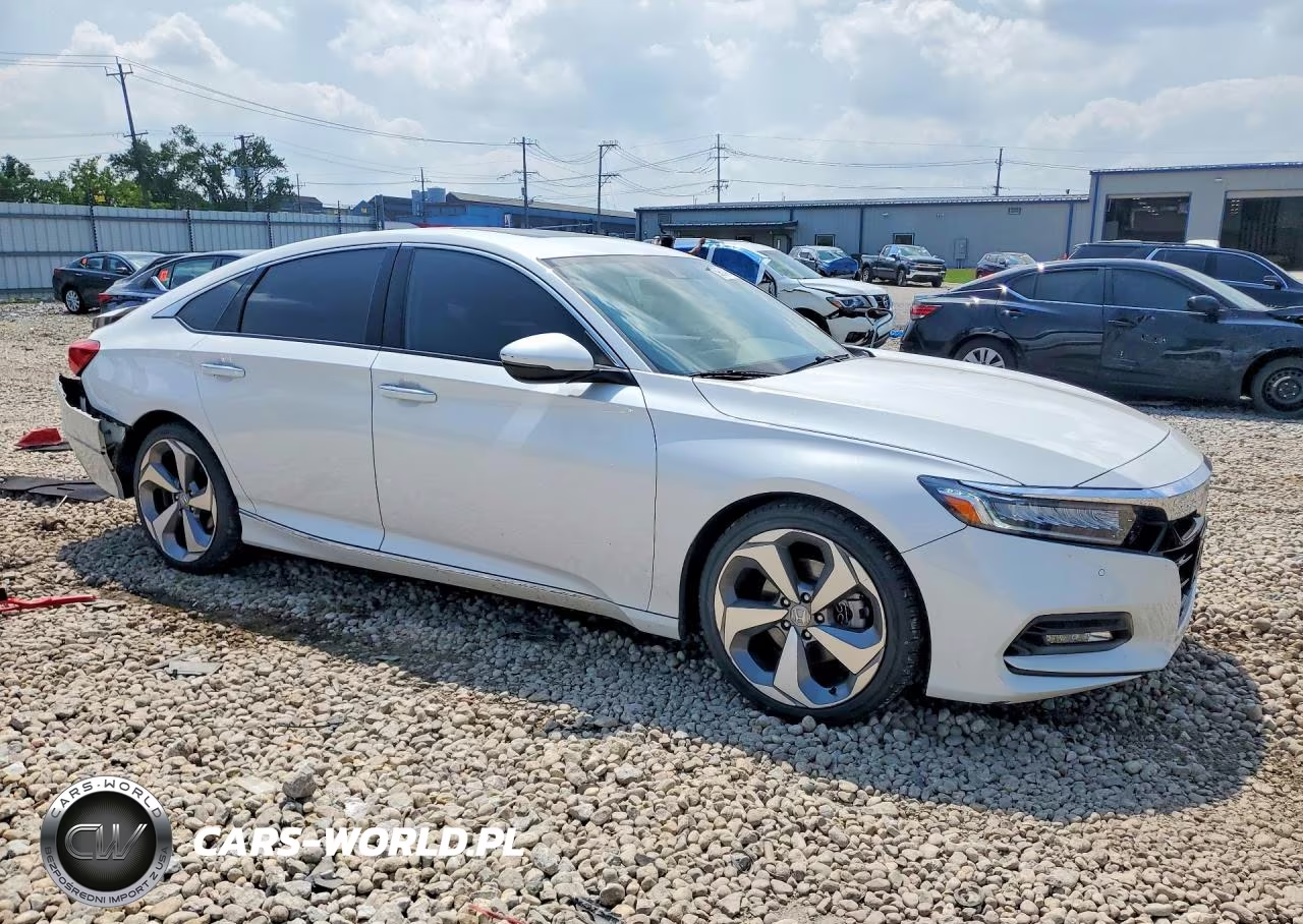 2018 Honda Accord Touring VIN:1HGCV1F99JA175743 - 4