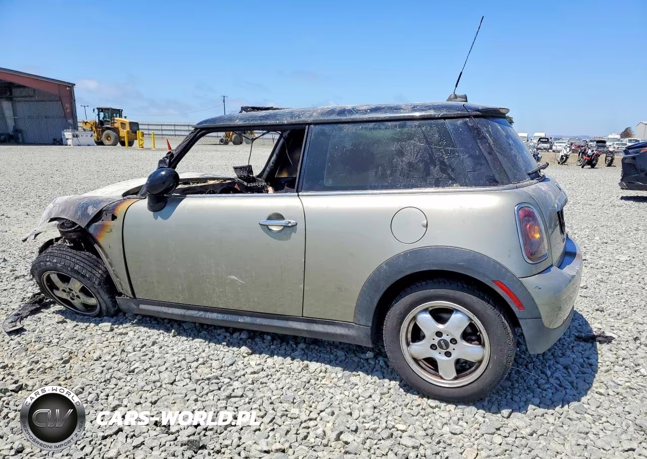 2008 Mini Cooper VIN:WMWMF33538TT61917 - 2
