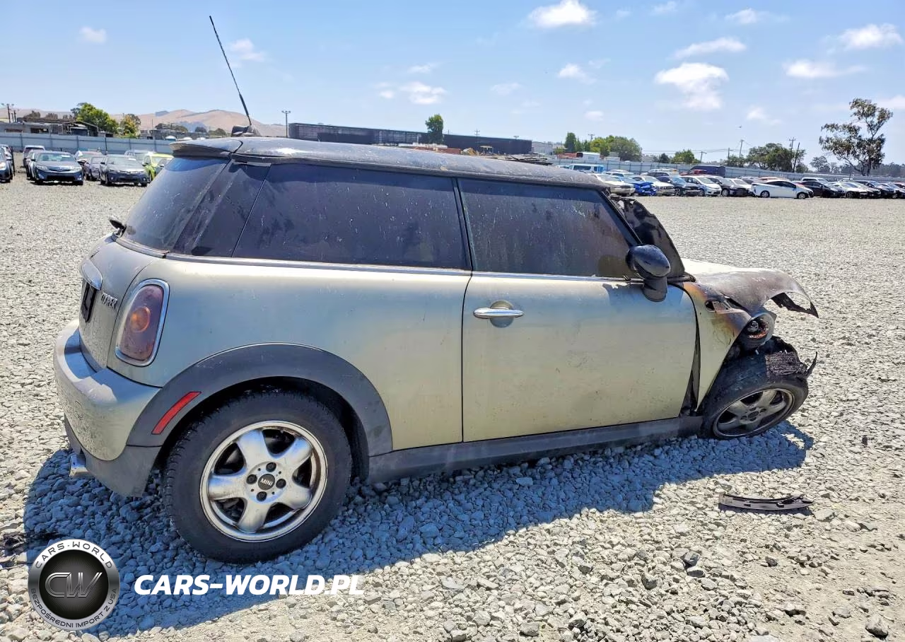 2008 Mini Cooper VIN:WMWMF33538TT61917 - 3