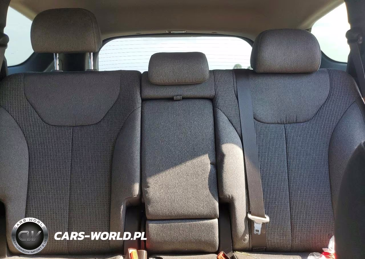 2019 Hyundai Santa Fe VIN:5NMS23AD1KH119734 - 10