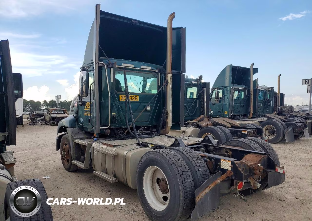 2016 Mack Cxu612 Truck Cab And Chassis VIN:1M1AW01X3GM008563 - 3