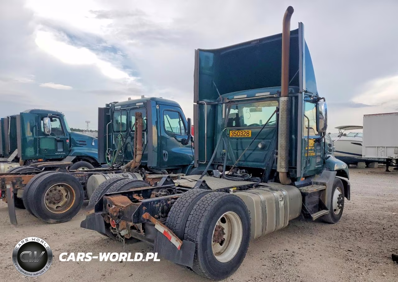2016 Mack Cxu612 Truck Cab And Chassis VIN:1M1AW01X3GM008563 - 4