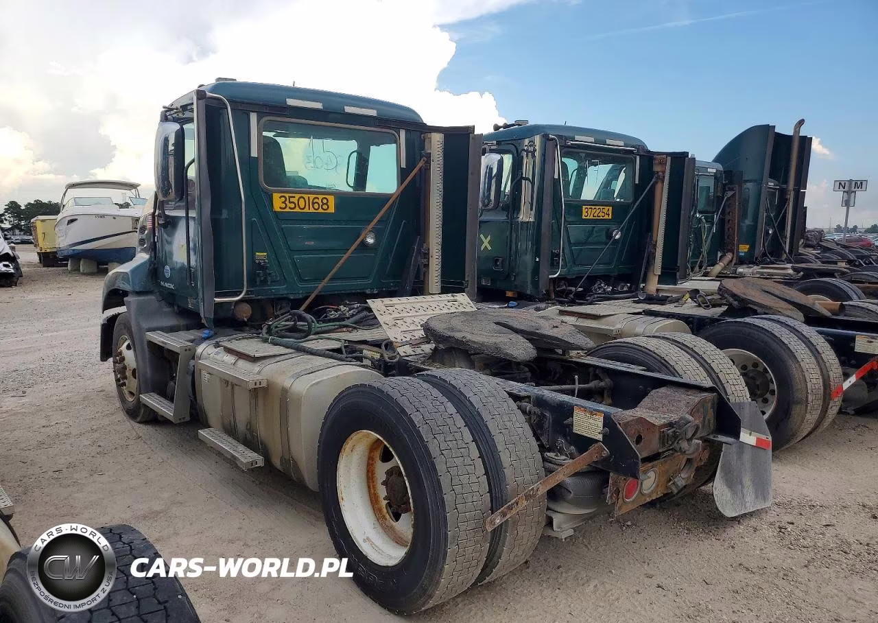 2016 Mack Cxu612 Semi Truck VIN:1M1AW01X3GM008403 - 3