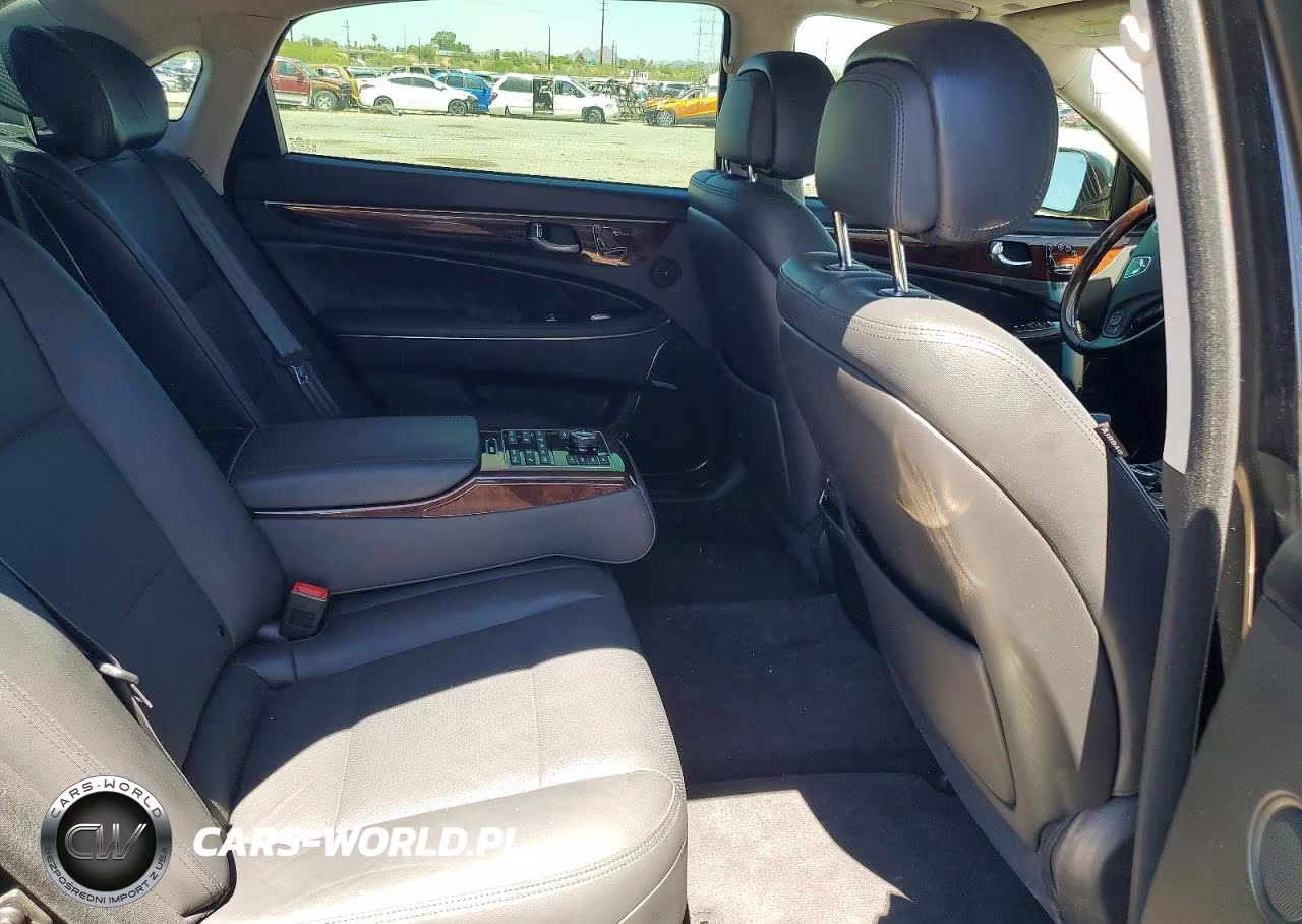 2016 Hyundai Equus Signature VIN:KMHGH4JH3GU105794 - 10