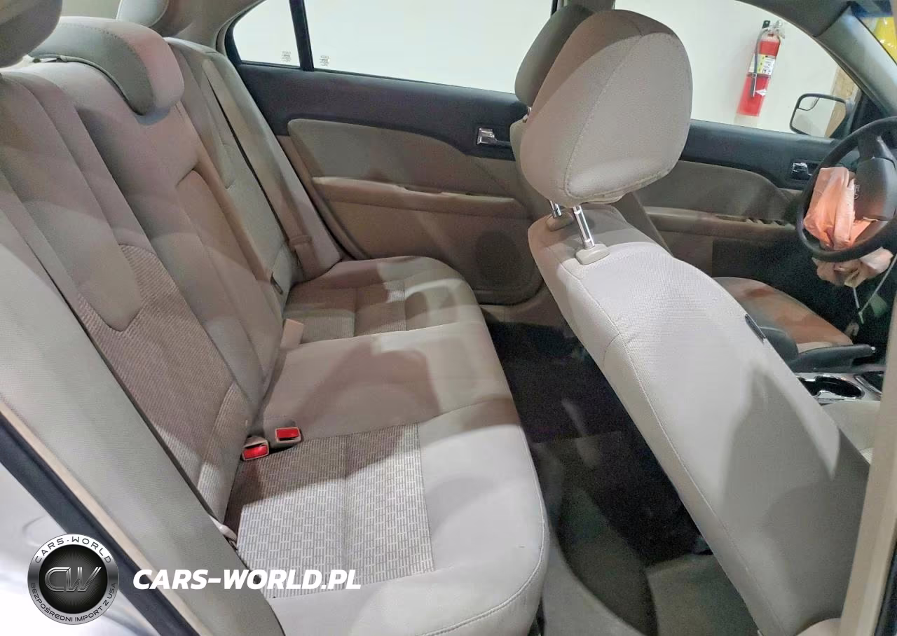 2011 Ford Fusion S VIN:3FAHP0GA0BR135601 - 10