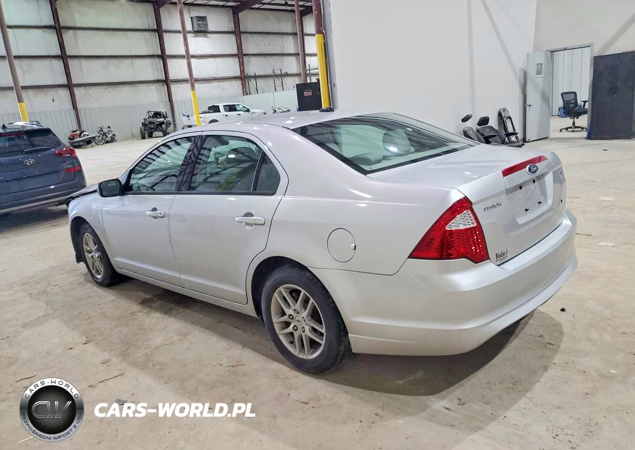 2011 Ford Fusion S VIN:3FAHP0GA0BR135601 - 2