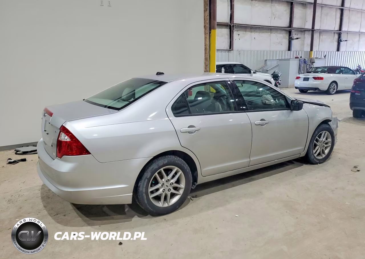 2011 Ford Fusion S VIN:3FAHP0GA0BR135601 - 3
