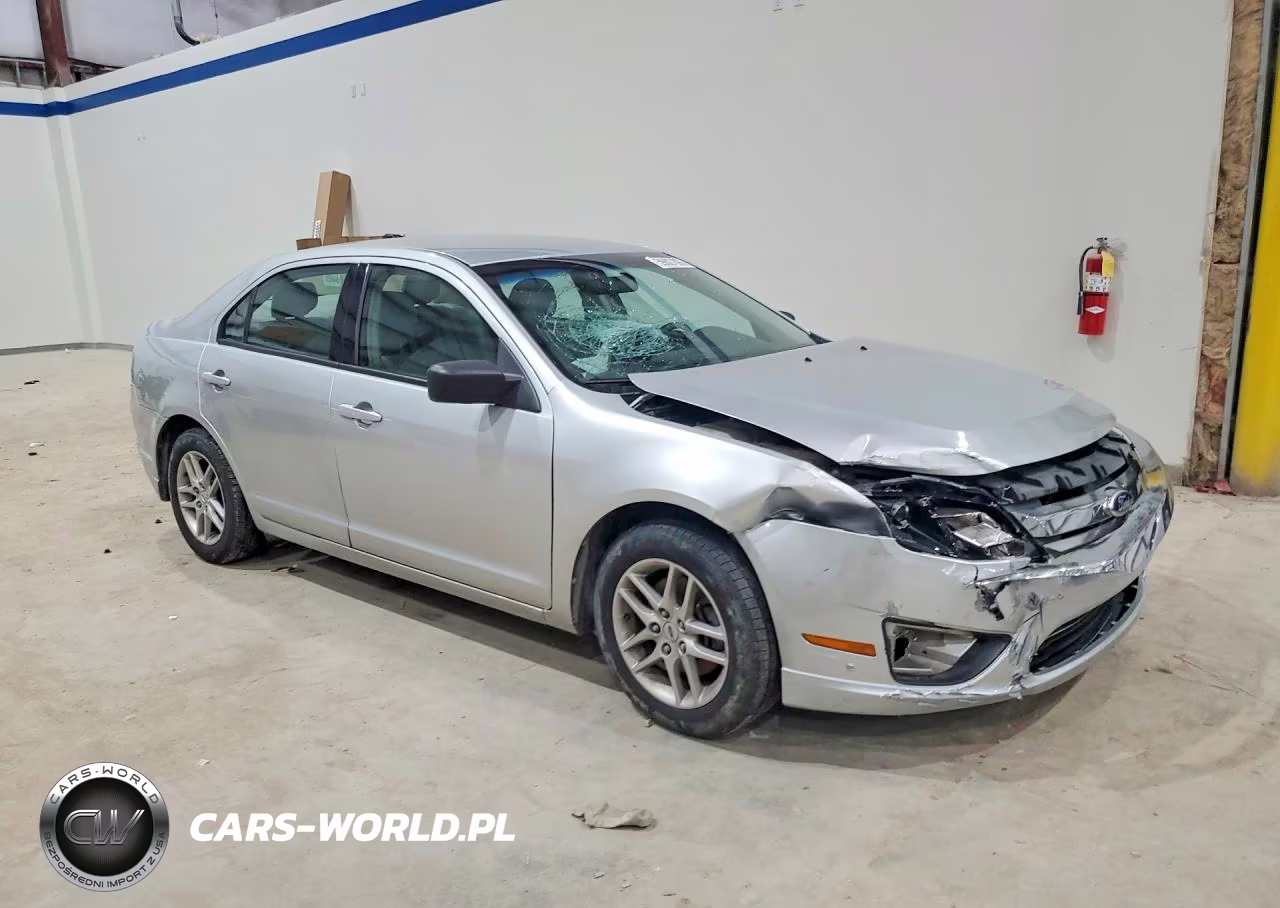 2011 Ford Fusion S VIN:3FAHP0GA0BR135601 - 4