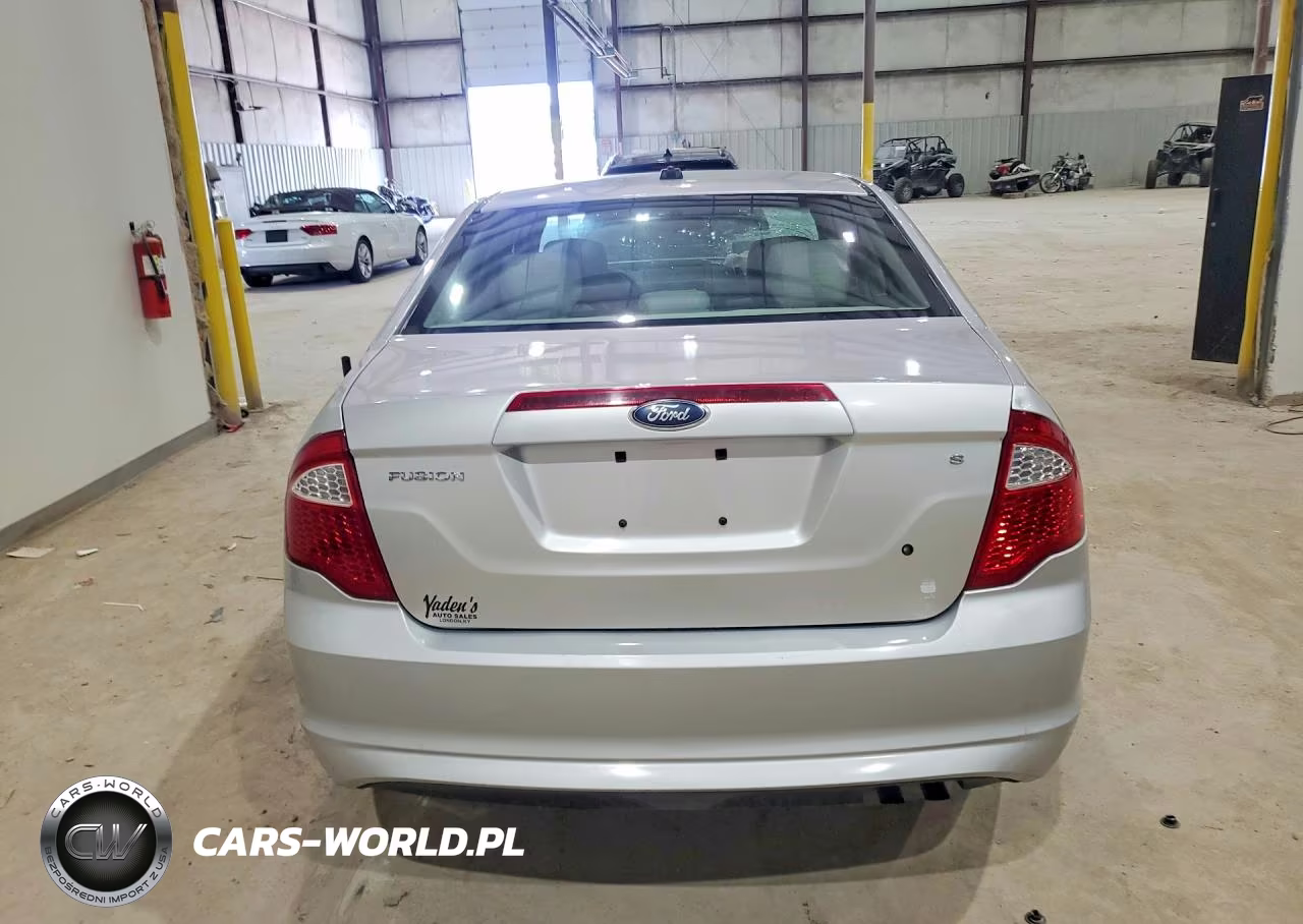 2011 Ford Fusion S VIN:3FAHP0GA0BR135601 - 6