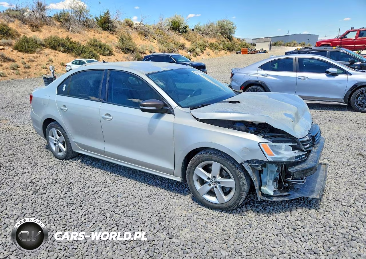 2012 Volkswagen Jetta VIN:3VWLL7AJ7CM004212 - 4
