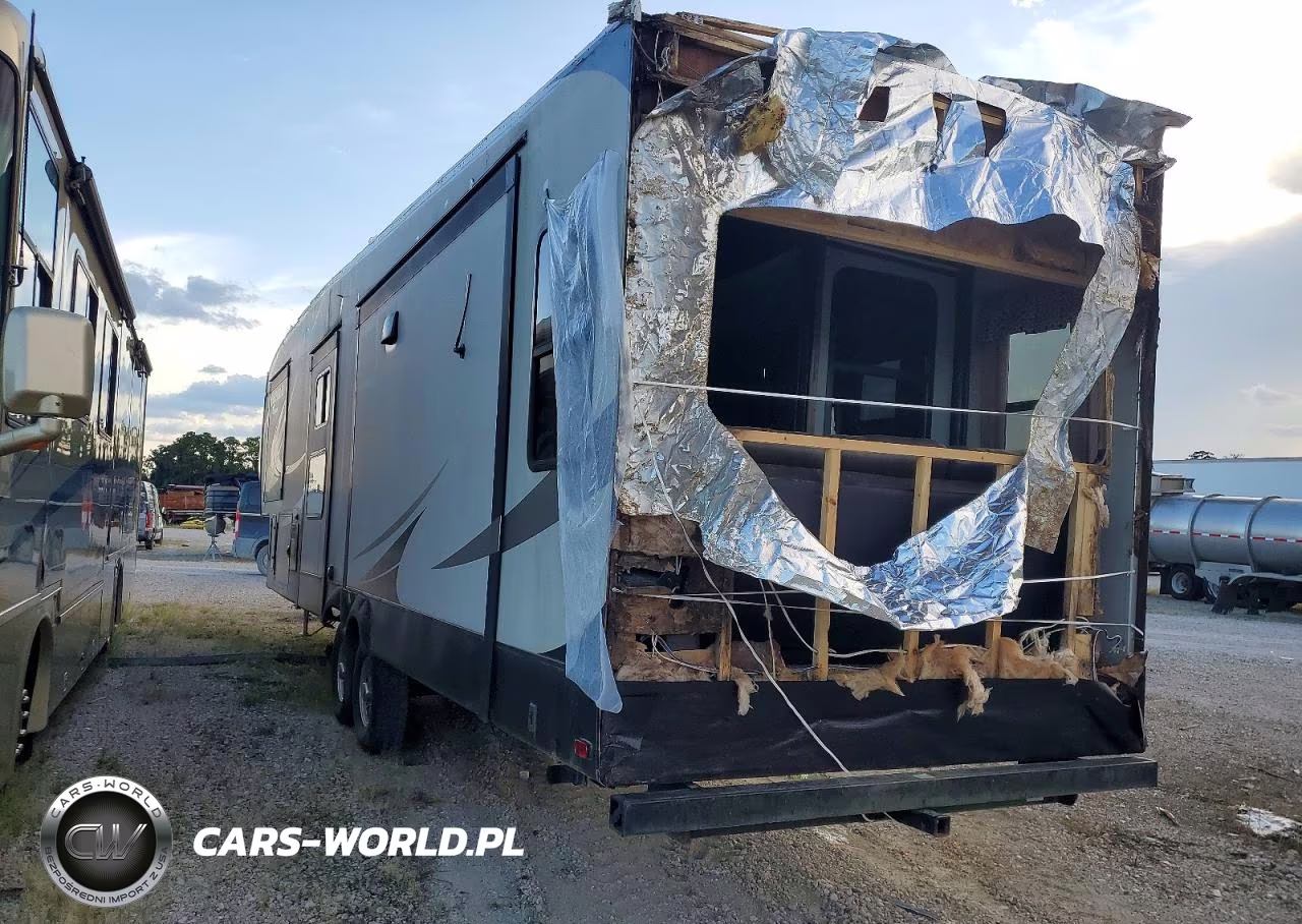 2019 Forest River Chaparral Camper VIN:5ZT3CH1B2KA320371 - 3