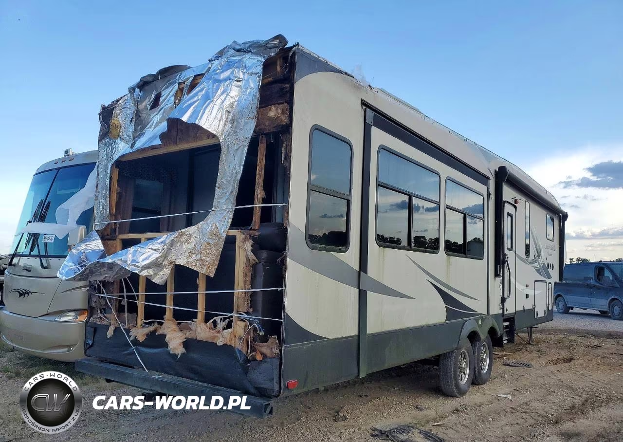 2019 Forest River Chaparral Camper VIN:5ZT3CH1B2KA320371 - 4