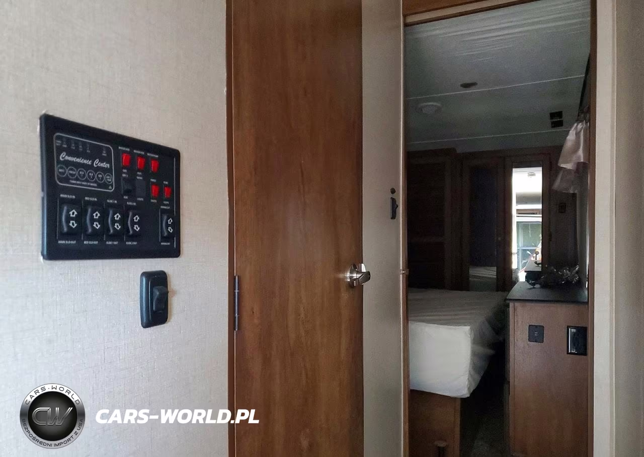 2019 Forest River Chaparral Camper VIN:5ZT3CH1B2KA320371 - 5