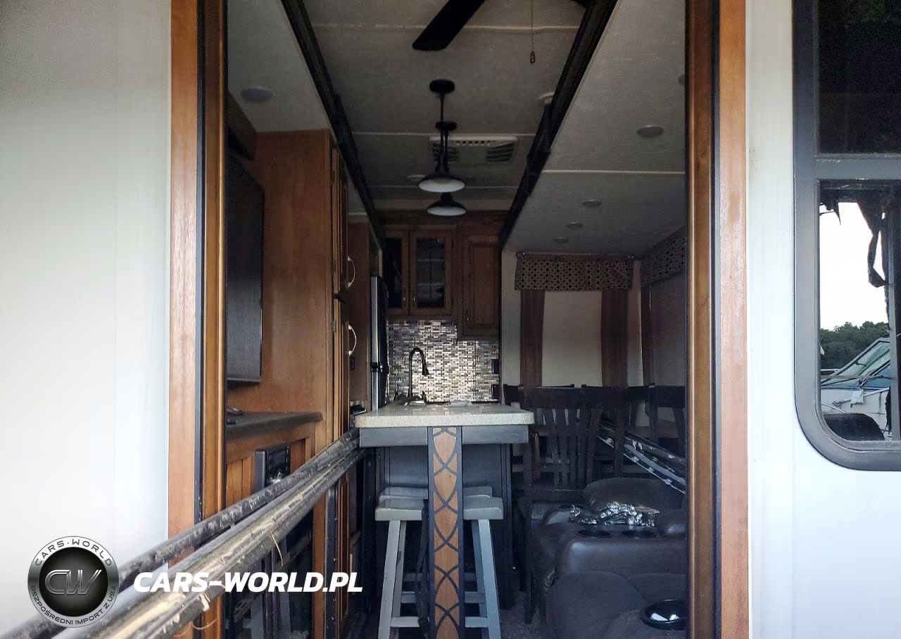 2019 Forest River Chaparral Camper VIN:5ZT3CH1B2KA320371 - 6