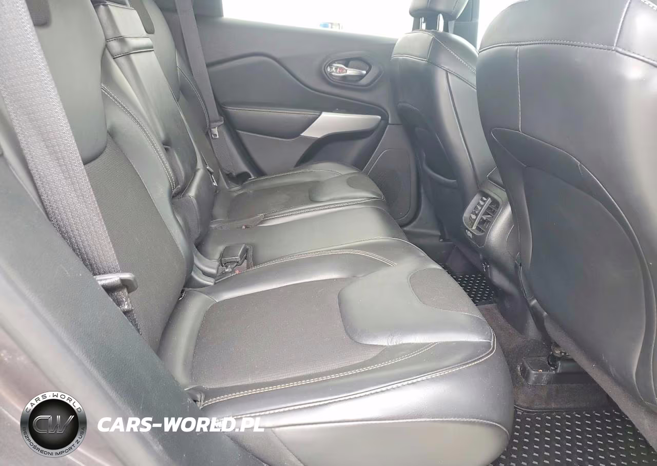 2018 Jeep Cherokee Latitude Plus VIN:1C4PJMLX0JD577925 - 11