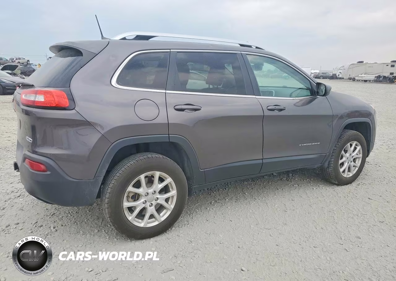 2018 Jeep Cherokee Latitude Plus VIN:1C4PJMLX0JD577925 - 3
