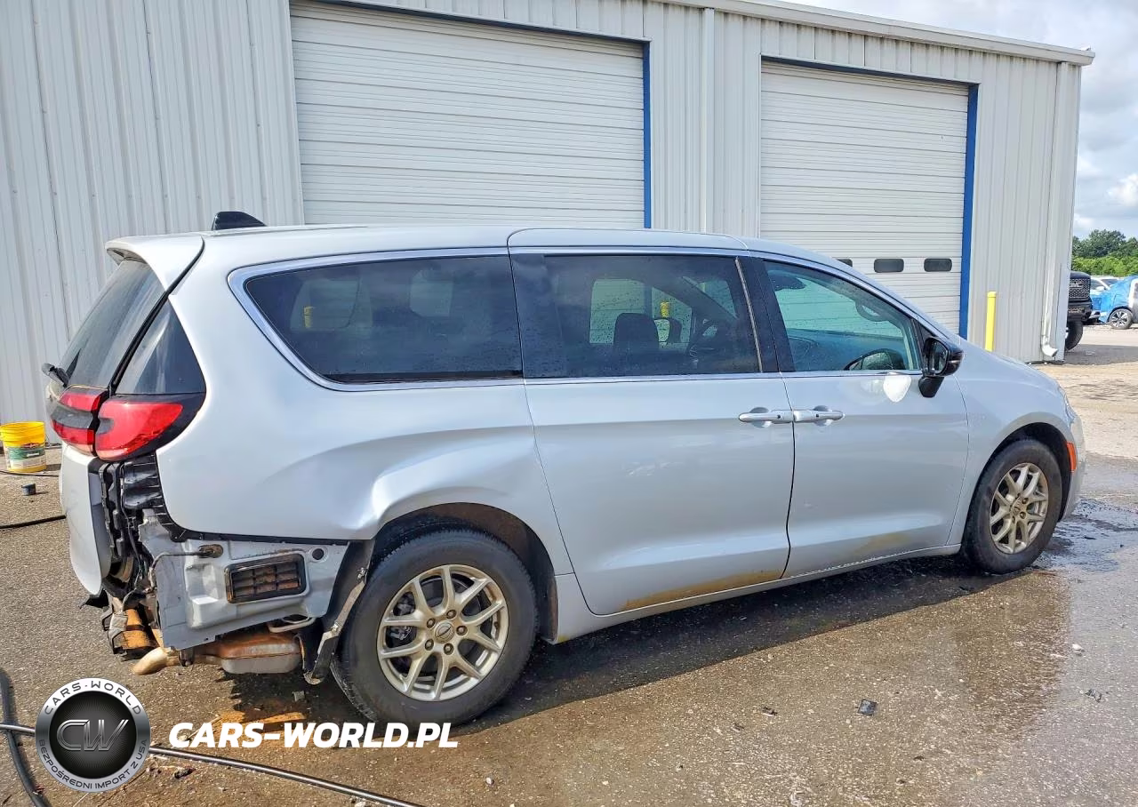2024 Chrysler Pacifica Touring L VIN:2C4RC1BG5RR167620 - 3