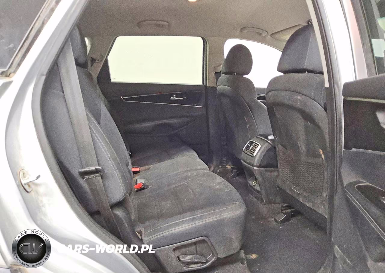 2019 Kia Sorento L VIN:5XYPG4A30KG466938 - 11
