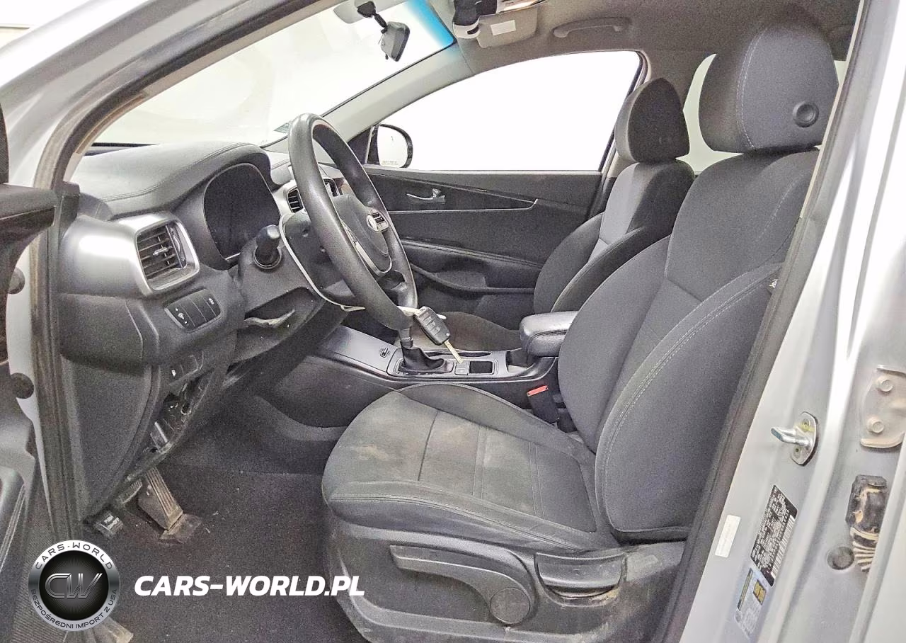 2019 Kia Sorento L VIN:5XYPG4A30KG466938 - 7