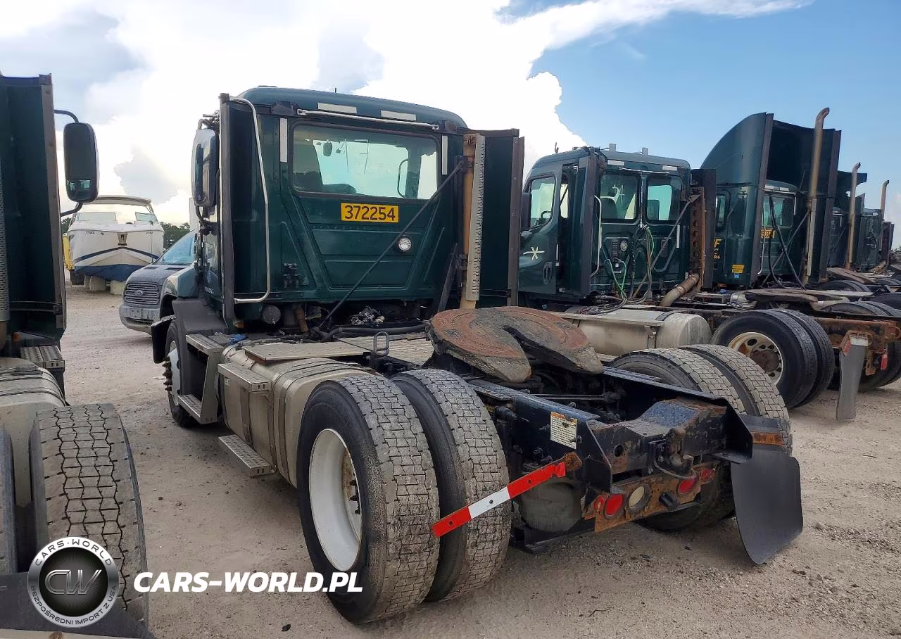 2018 Mack Cxu612 Semi Truck VIN:1M1AW01X2JM010585 - 3