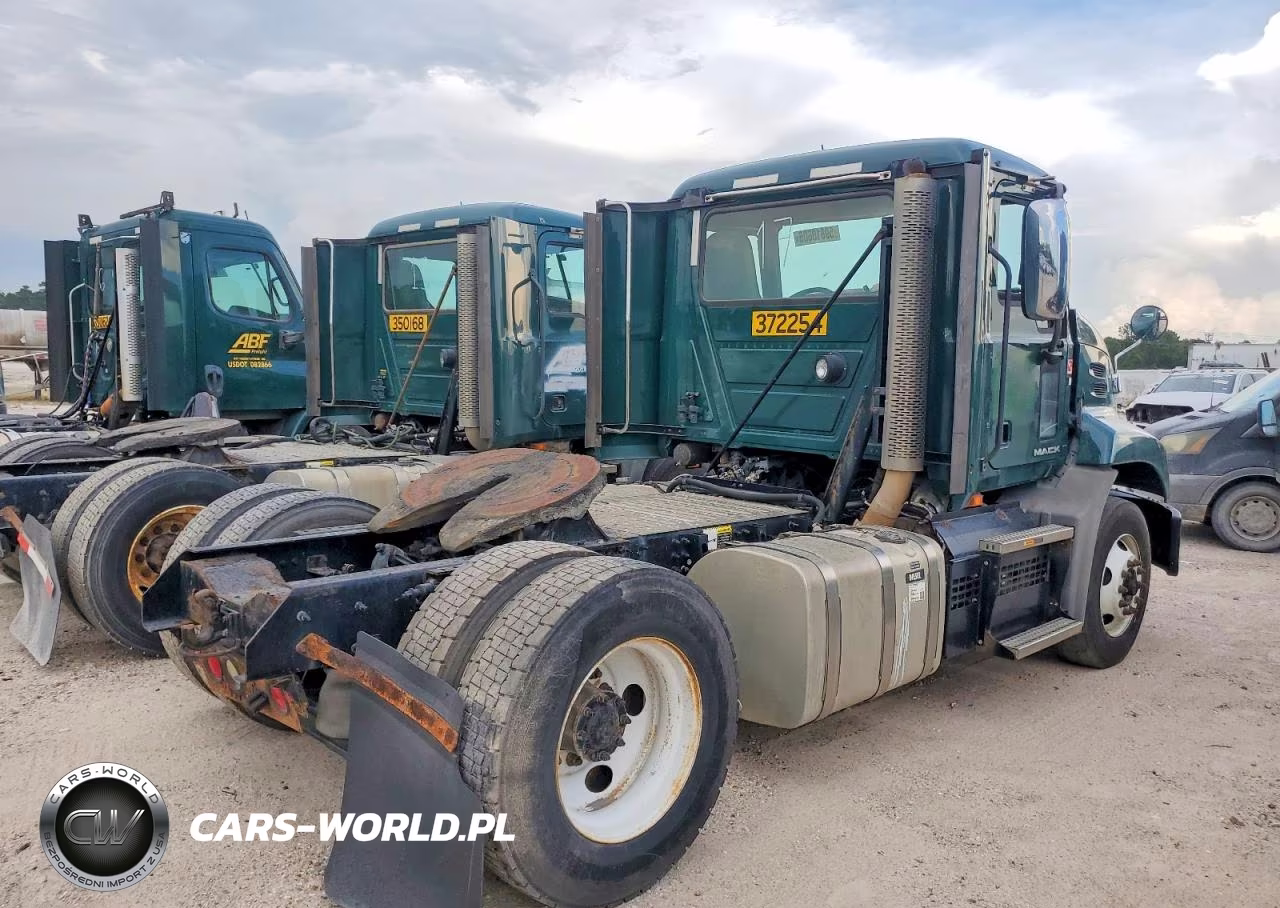2018 Mack Cxu612 Semi Truck VIN:1M1AW01X2JM010585 - 4