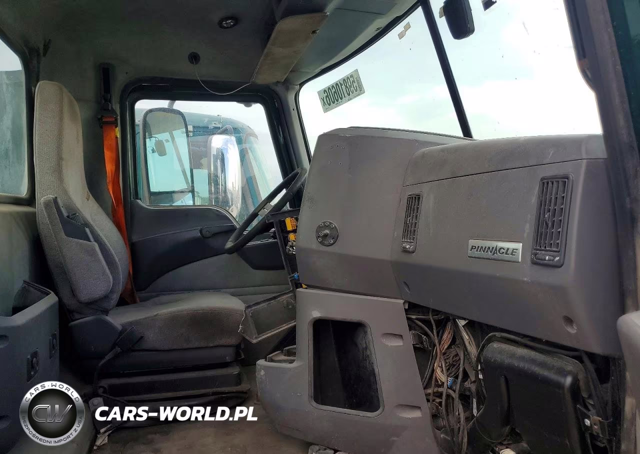 2018 Mack Cxu612 Semi Truck VIN:1M1AW01X2JM010585 - 5