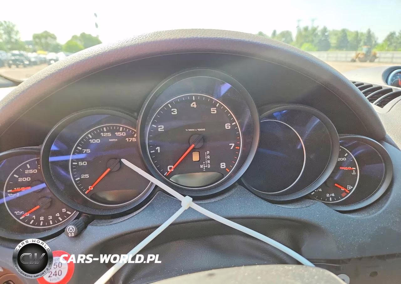 2016 Porsche Cayenne VIN:WP1AA2A27GLA10898 - 9