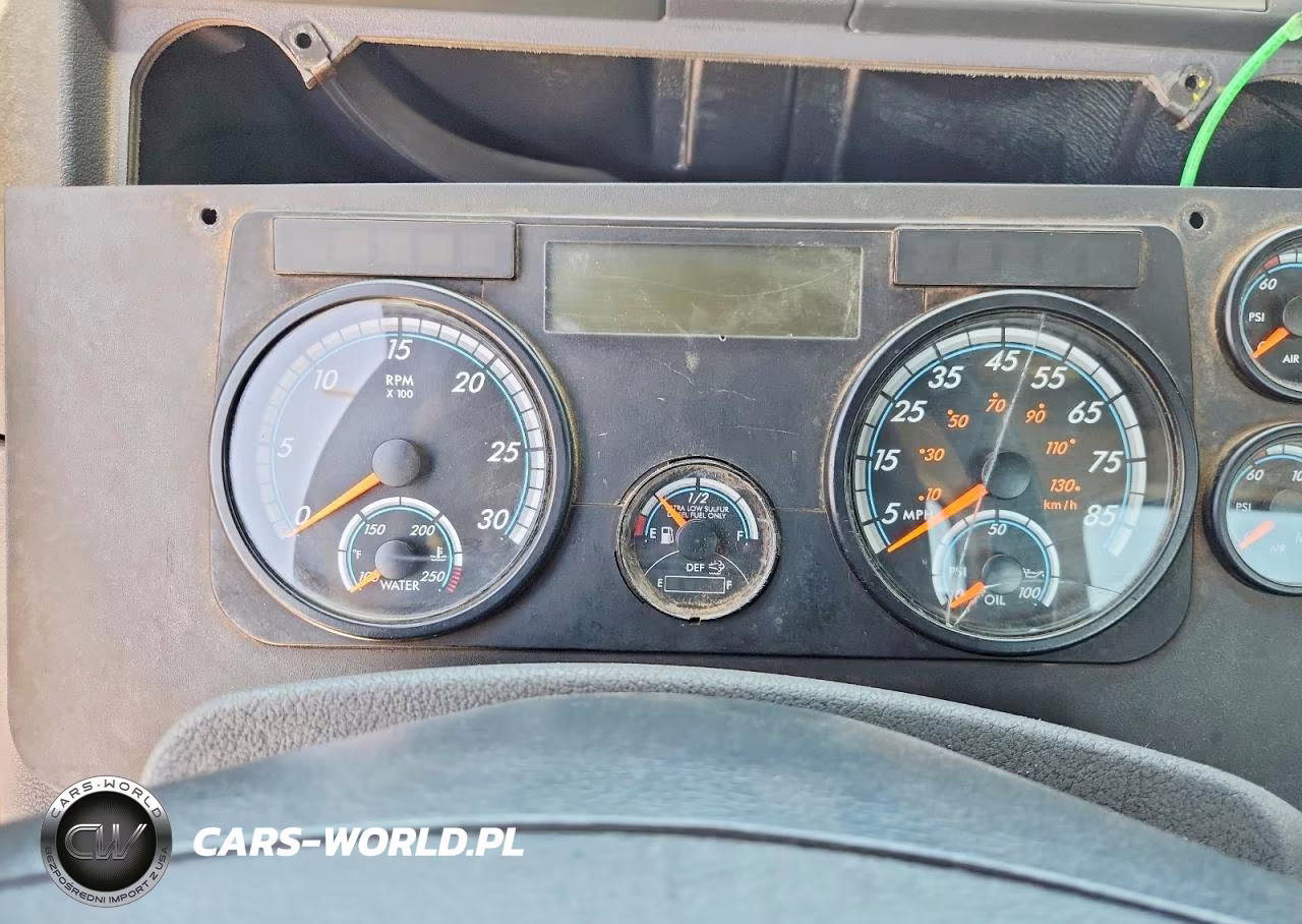 2018 Freightliner Cascadia 113 Semi Truck VIN:3AKBGADV2JSJL4361 - 9