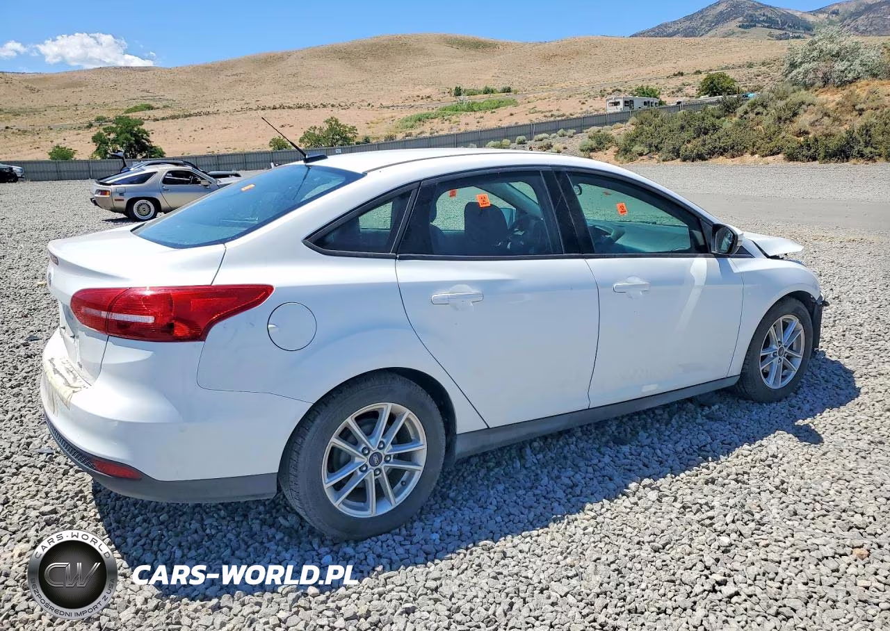 2016 Ford Focus Se VIN:1FADP3F26GL302043 - 3
