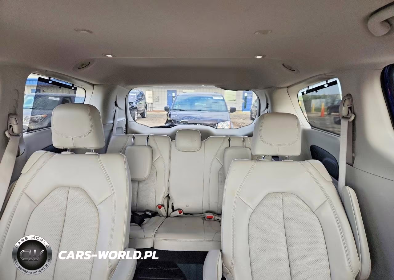 2019 Chrysler Pacifica Touring L Plus VIN:2C4RC1EG5KR686944 - 10