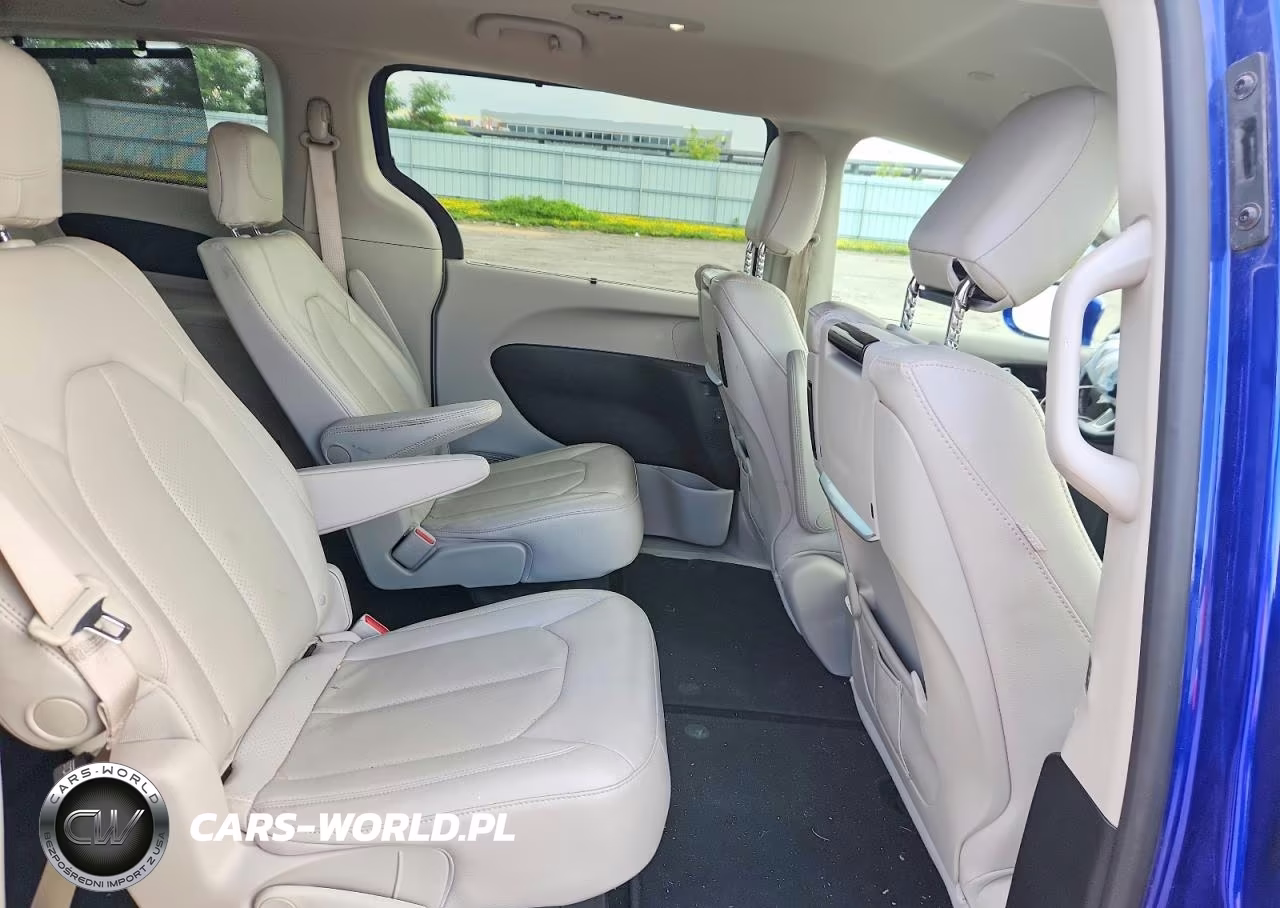 2019 Chrysler Pacifica Touring L Plus VIN:2C4RC1EG5KR686944 - 11