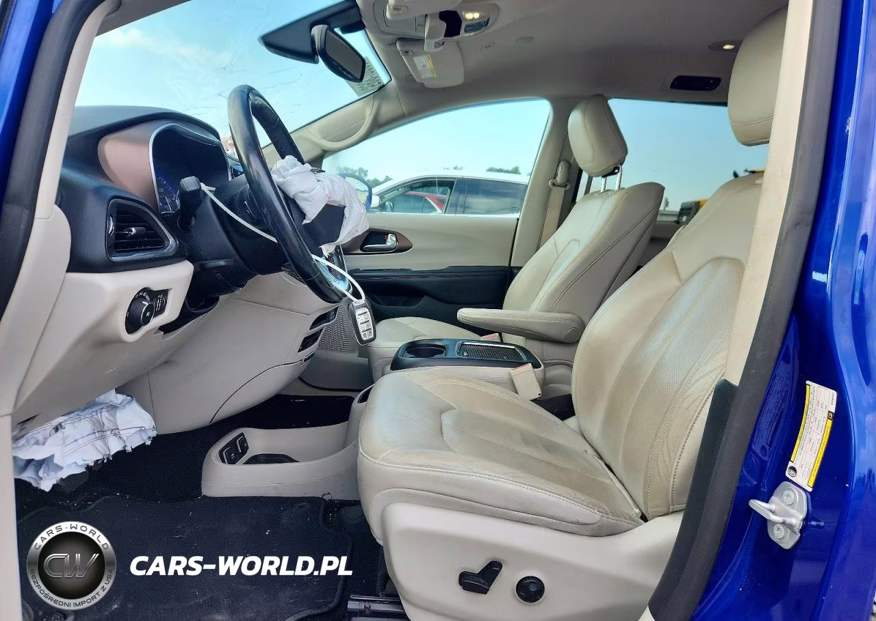 2019 Chrysler Pacifica Touring L Plus VIN:2C4RC1EG5KR686944 - 7