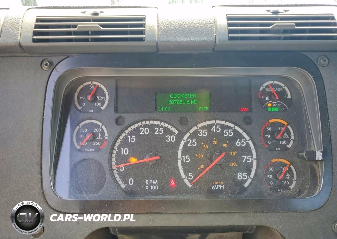 2016 Freightliner Cascadia 113 Semi Truck VIN:3AKBGADV9GDHE0168 - 9