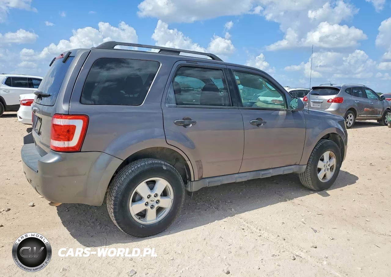 2010 Ford Escape Xlt VIN:1FMCU0D72AKA70268 - 3