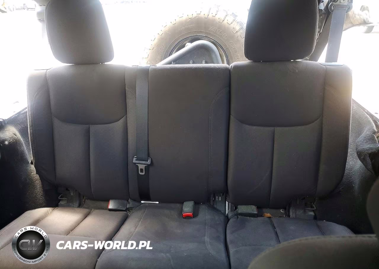2013 Jeep Wrangler Unlimited Sport VIN:1C4BJWDG8DL654829 - 10