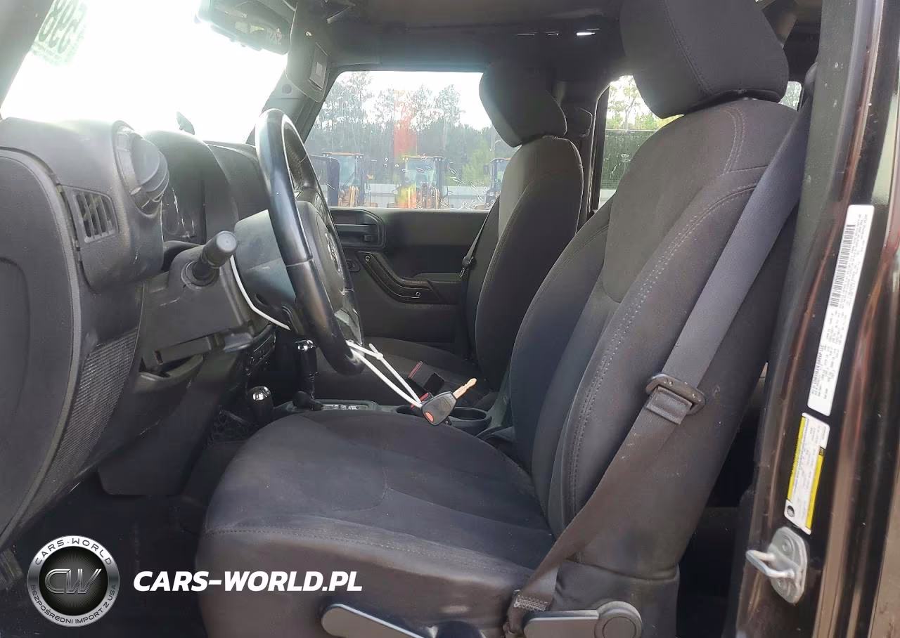 2013 Jeep Wrangler Unlimited Sport VIN:1C4BJWDG8DL654829 - 7