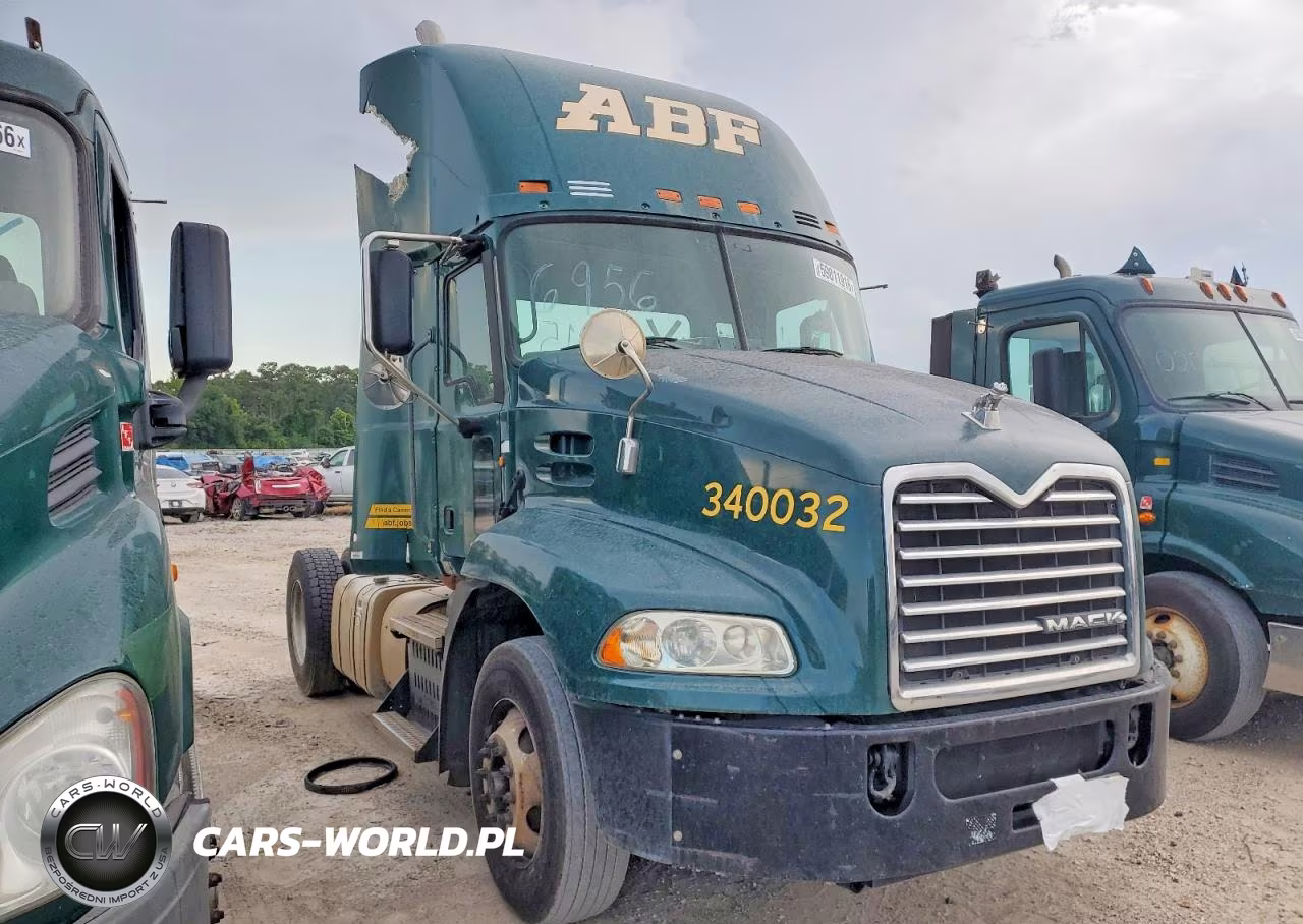 2015 Mack Cxu612 Semi Truck – zdjęcie 1 z 10