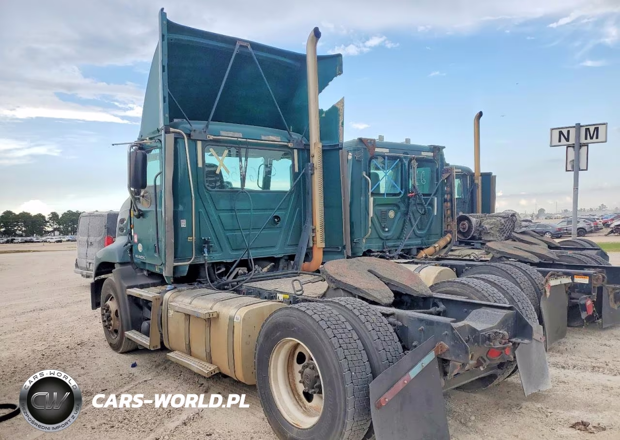 2015 Mack Cxu612 Semi Truck VIN:1M1AW01X3FM006956 - 3