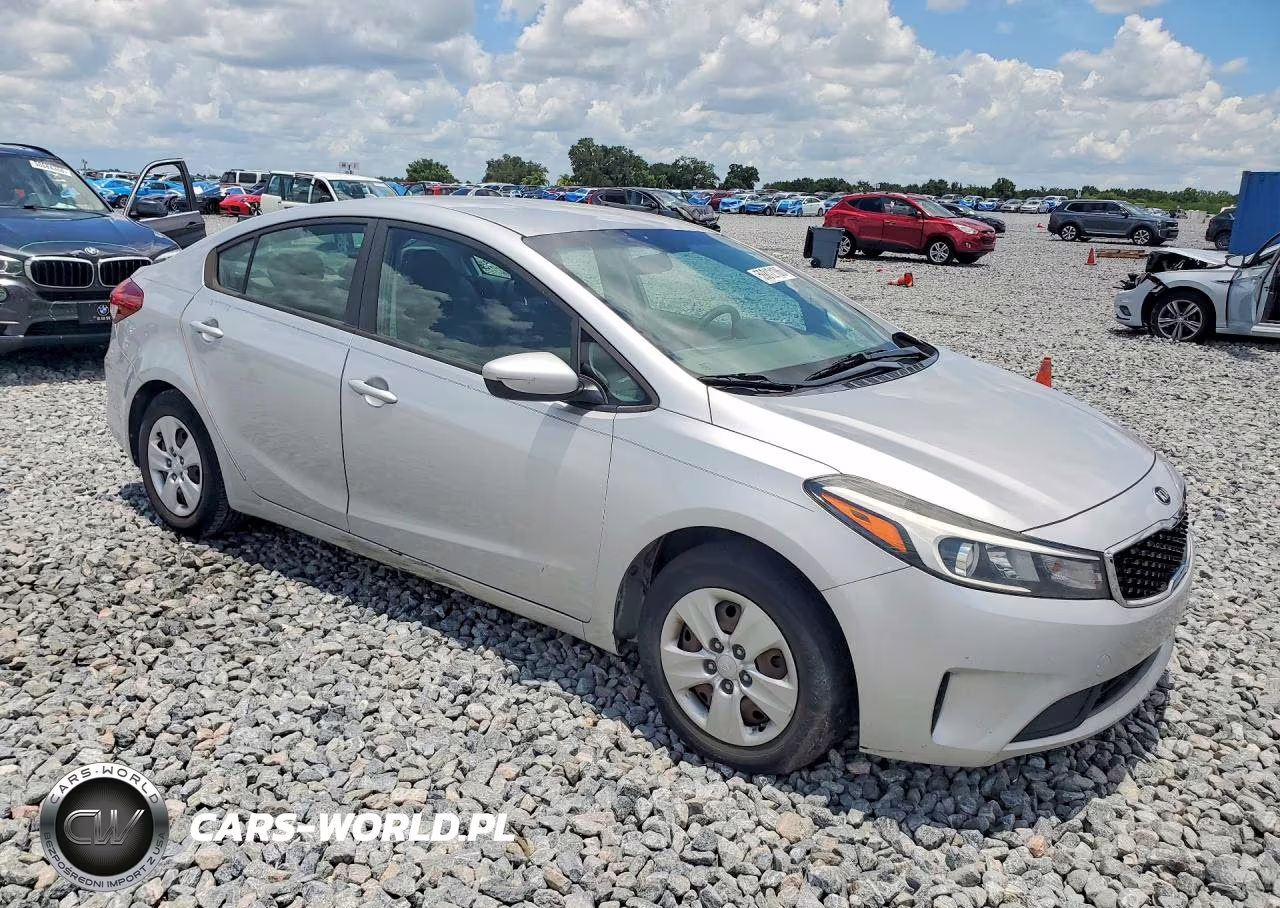 2018 Kia Forte Lx VIN:3KPFK4A76JE269409 - 4