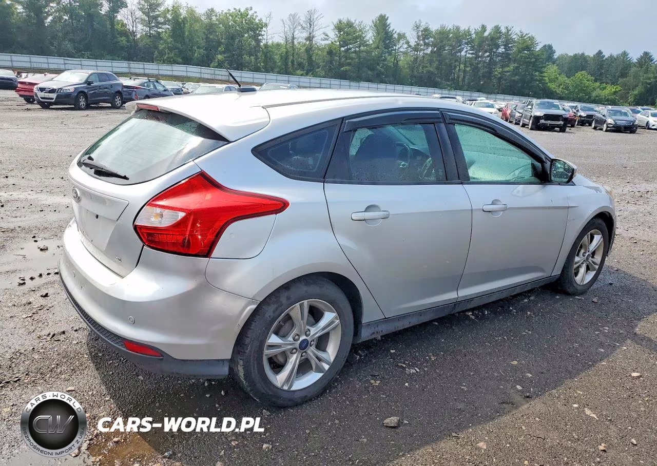 2014 Ford Focus Se VIN:1FADP3K26EL270925 - 3