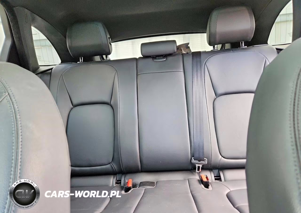 2018 Jaguar F-Pace Premium VIN:SADCJ2FX7JA257232 - 10