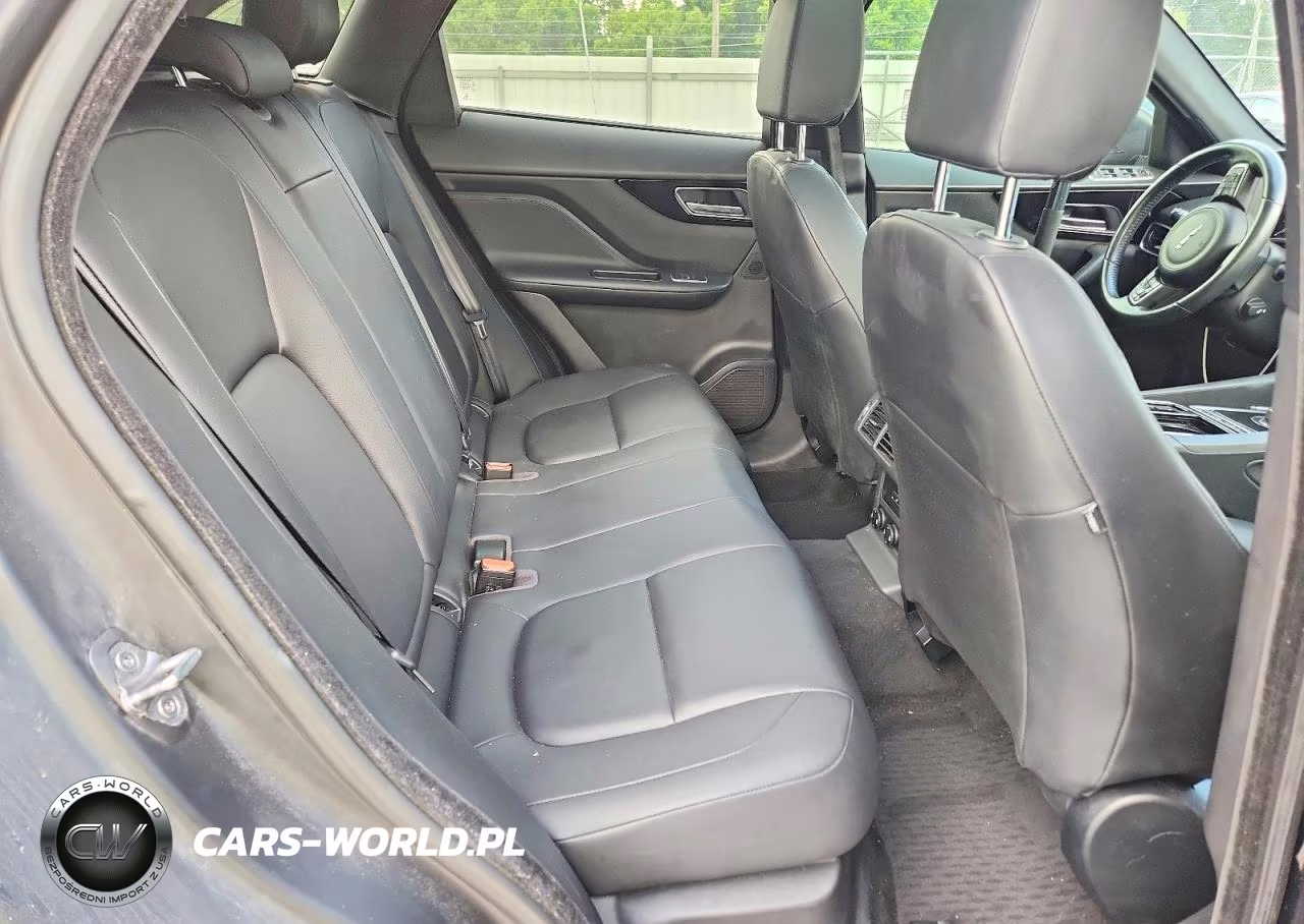 2018 Jaguar F-Pace Premium VIN:SADCJ2FX7JA257232 - 11