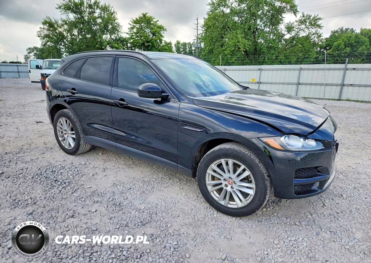 2018 Jaguar F-Pace Premium VIN:SADCJ2FX7JA257232 - 4