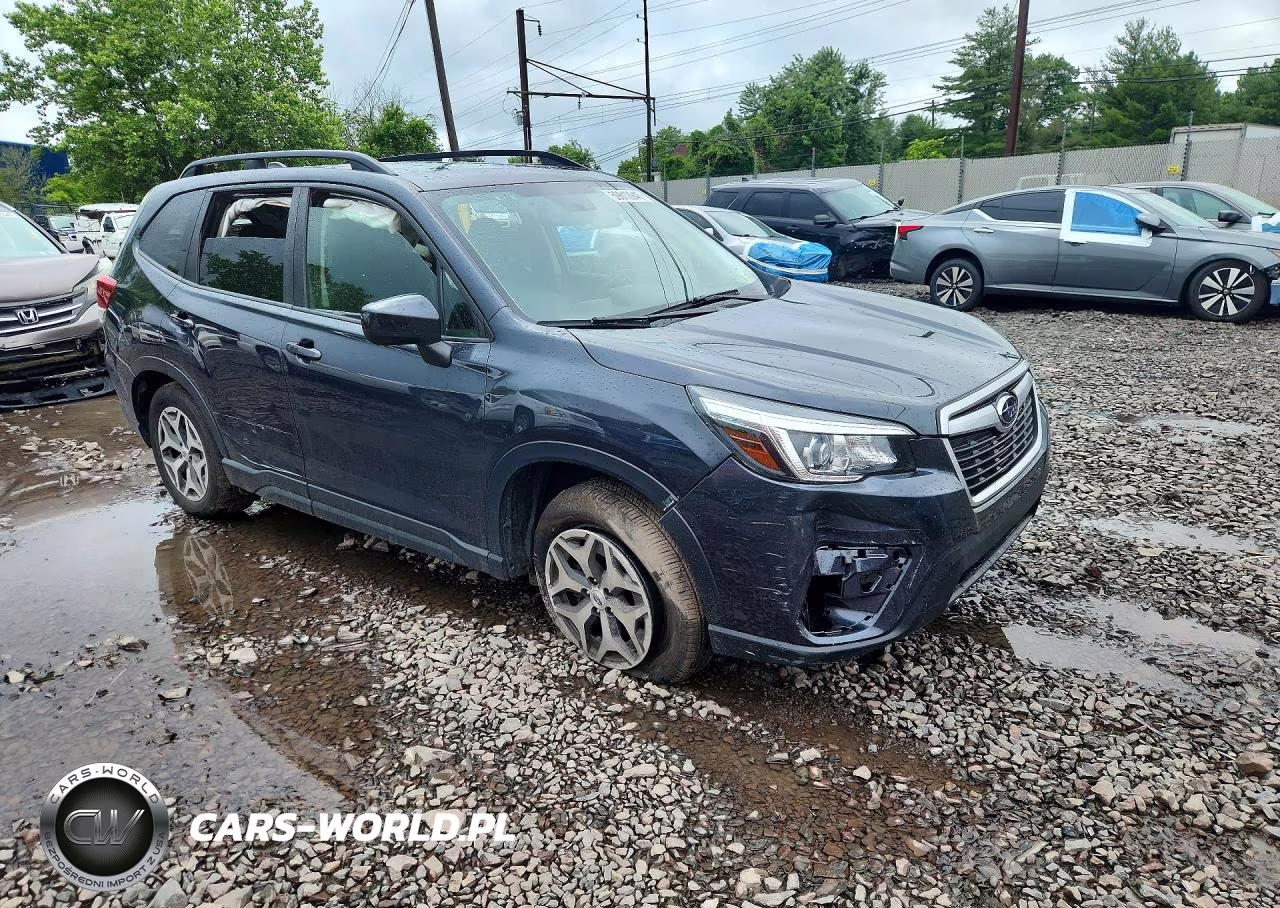2019 Subaru Forester Premium VIN:JF2SKAGC4KH567892 - 4