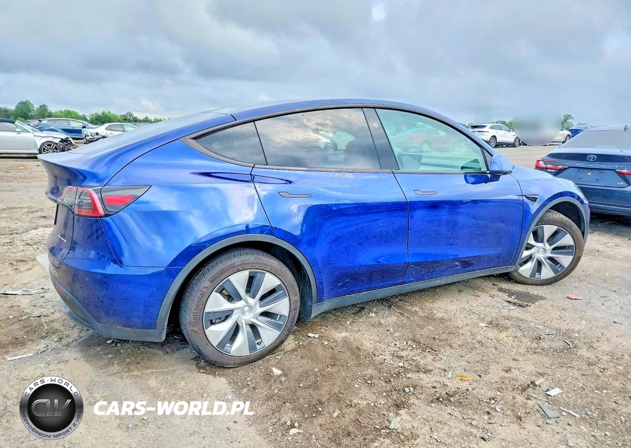 2023 Tesla Model Y VIN:7SAYGAEE4PF879140 - 3