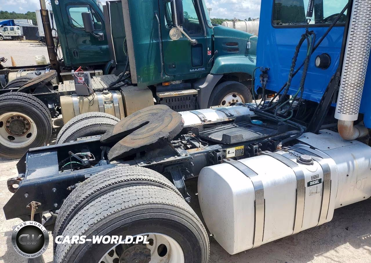 2015 Mack Cxu612 Semi Truck VIN:1M1AW01X3FM007086 - 13