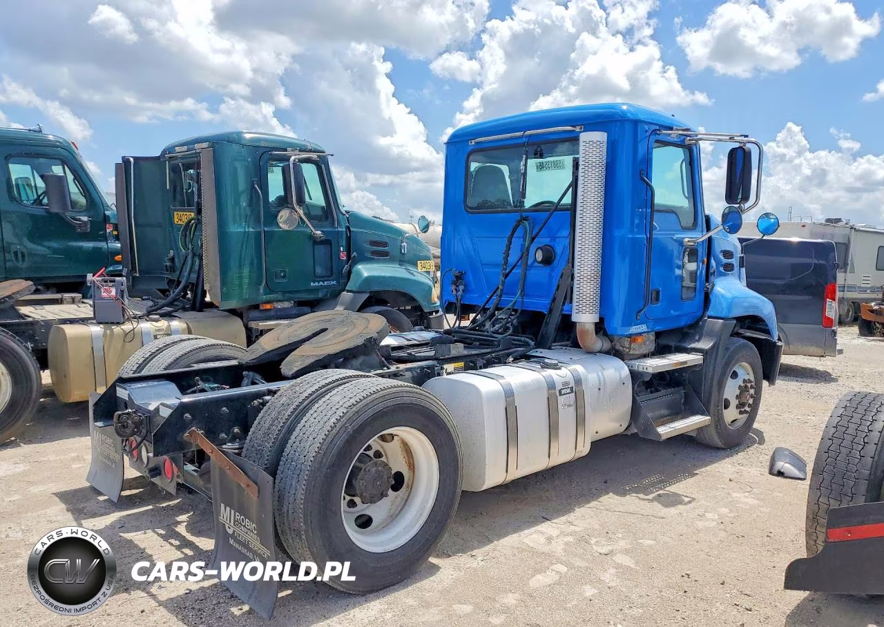 2015 Mack Cxu612 Semi Truck VIN:1M1AW01X3FM007086 - 3