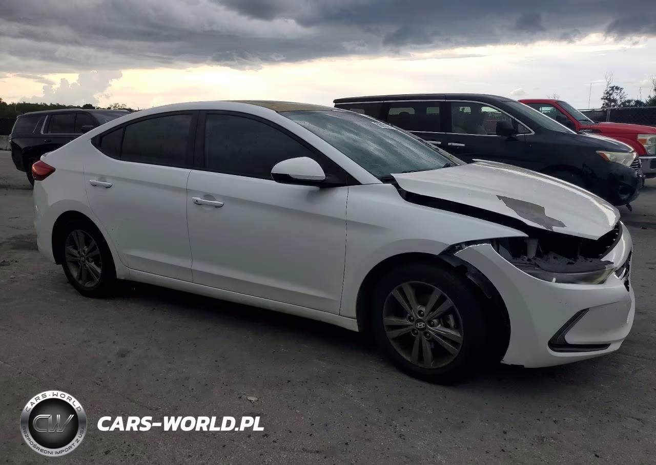 2018 Hyundai Elantra Value Edition VIN:5NPD84LF6JH275121 - 4