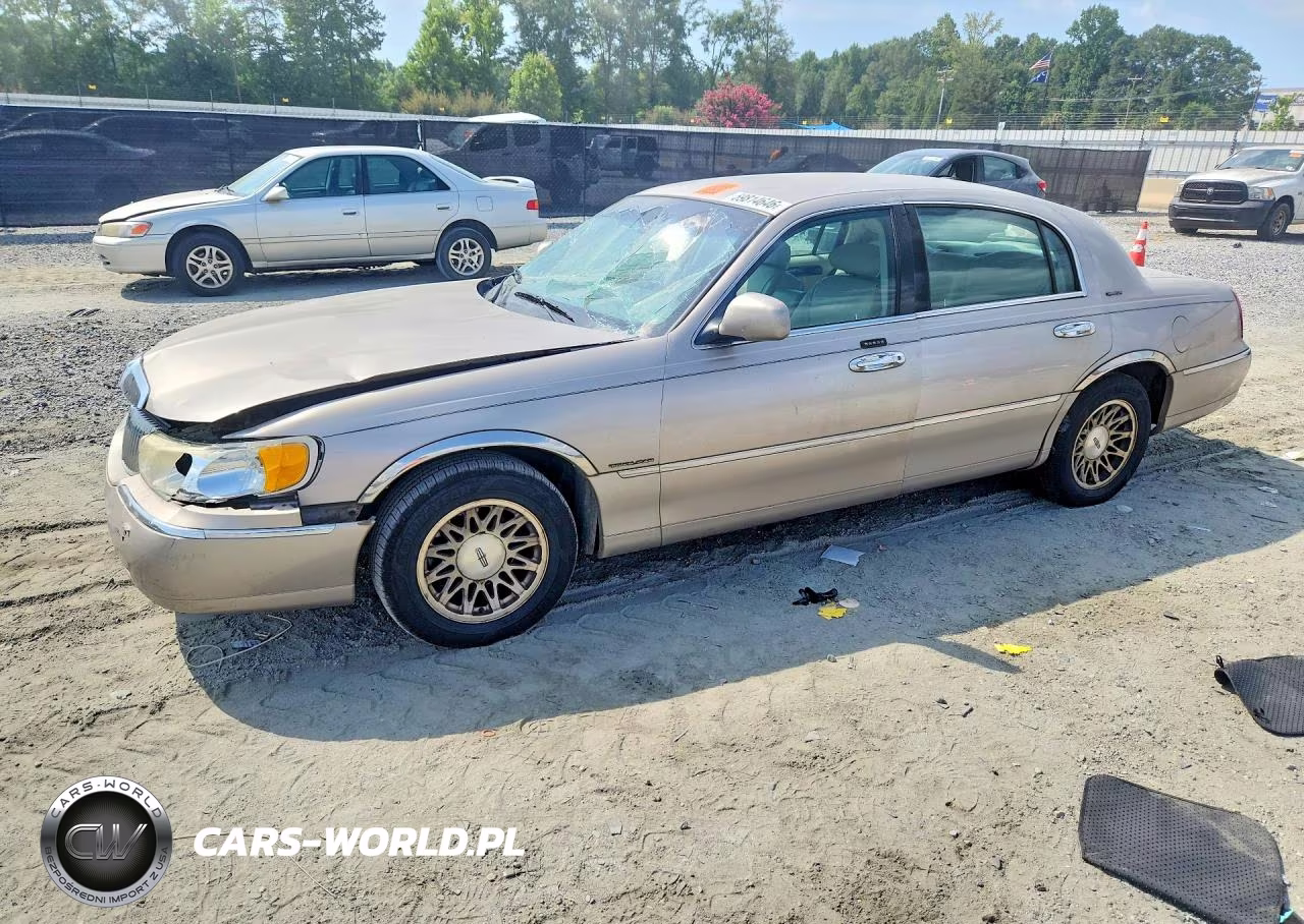 2002 Lincoln Town Car Signature